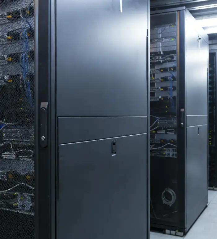 Progetto di custodia per server: scalabilità della fabbricazione con protezione EM per data center