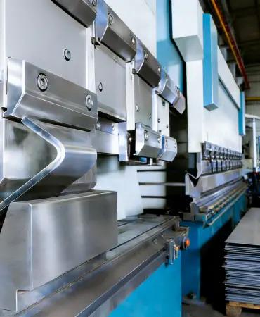 الأدوات المخصصة وحلول القوالب