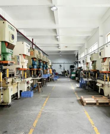 Linea di stampaggio completamente automatizzata