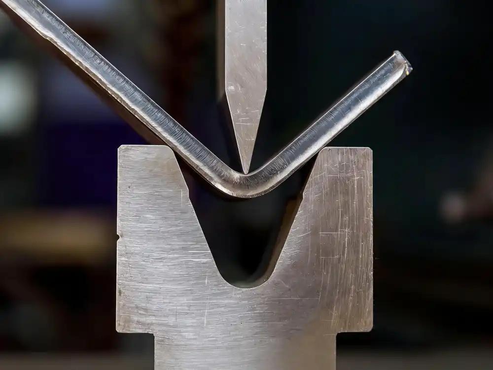نظرة عامة على طرق ثني الصفائح المعدنية في تصنيع LS