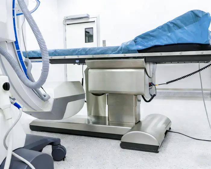 Produttore di apparecchiature chirurgiche e di produzione LS: saldatura di precisione per strumenti sterilizzabili