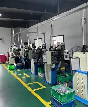 Zone de produits finis à ressorts de catégorie complète