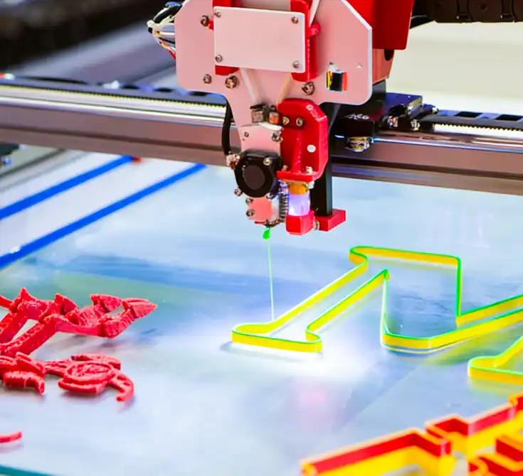 Máquina de impressão 3D construindo peças camada por camada