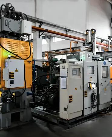 Vista dell'officina della fabbrica di pressofusione 4