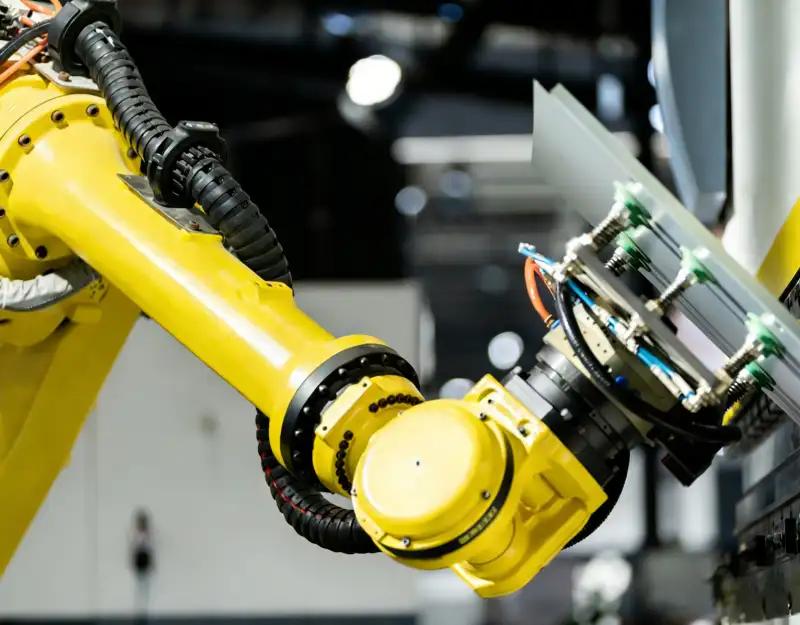 Componentes fabricados con precisión para sistemas de automatización industrial.