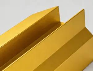 لمسة نهائية من مسحوق الطلاء على بثق الألومنيوم