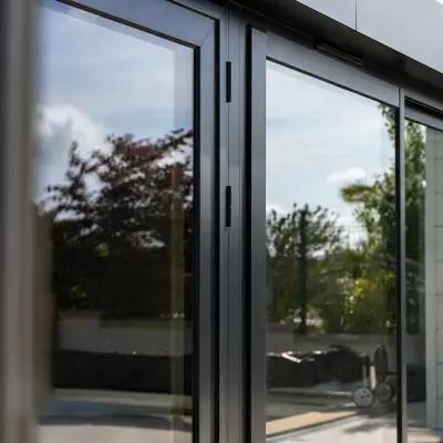 تطبيقات بثق الألمنيوم في البناء