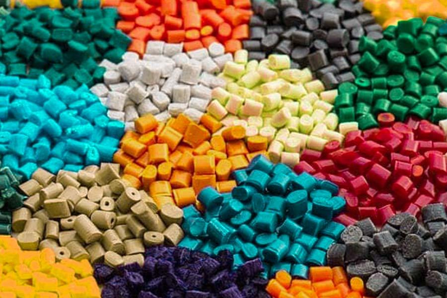 プラスチック射出成形金型にはどのような材料が使用されていますか？