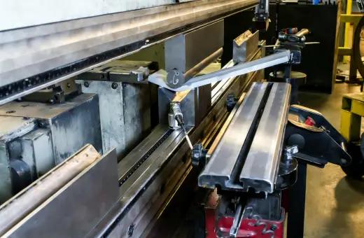 精密曲げプレス