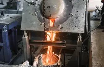 Geschmolzenes Metall beim Druckguss