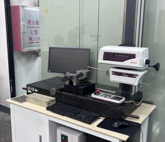 寸法精度を求める精密測定器