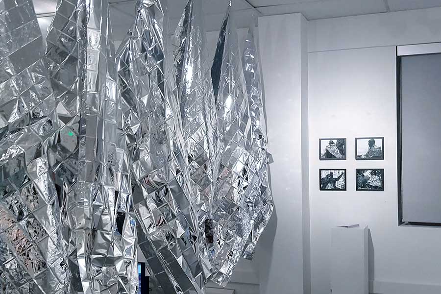 The use of Mylar sheet in emergency situations