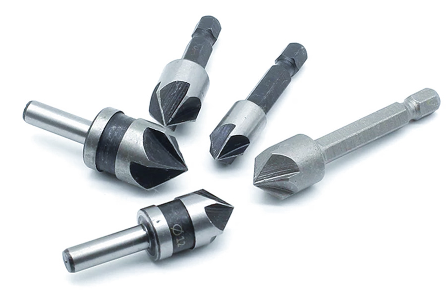  Catastrophic mismatch: An 82° screw meeting an 90° hole