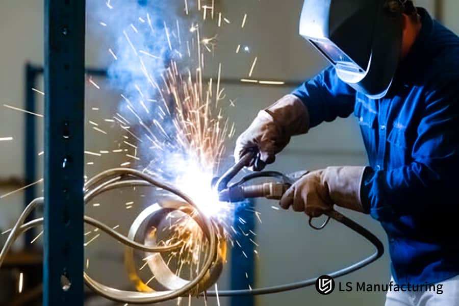 Unione di raccordi per tubi in acciaio inossidabile 304 per un'installazione personalizzata di impianti idraulici o trattamenti chimici.