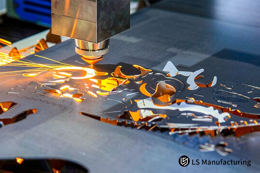 在不锈钢上蚀刻复杂的图案,用于装饰面板或精密过滤器组件。