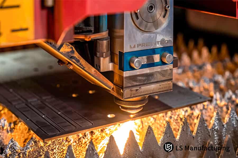 يؤدي القطع بالليزر للفولاذ عالي القوة إلى إنتاج دعامة دقيقة لتركيب المحرك للشاحنات.