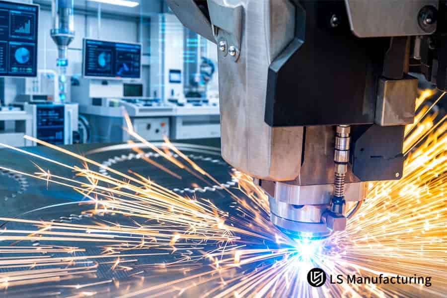 В этом обзоре предприятия показаны услуги по изготовлению листового металла для деталей в автомобильной, медицинской и промышленной отраслях.