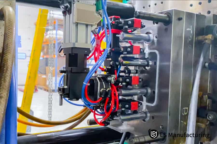 Используемая оснастка для многоместной литьевой формы