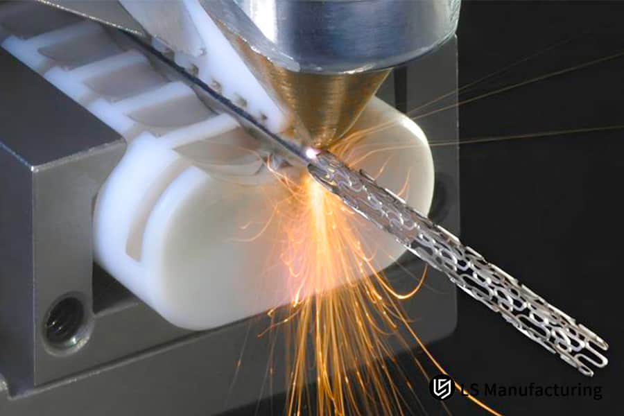 チタンの医療部品のレーザー切断。